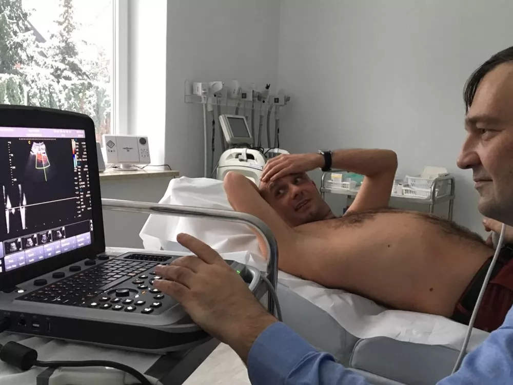 The Chison Portable Ultrasound Device is a wireless handheld ultrasound system that enables whole-body scanning and crystal-clear images in a pocket-sized, dual-probe solution. Vscan Air is a wireless handheld ultrasound system that enables full-body scanning and crystal clear images in a pocket-sized dual probe solution.