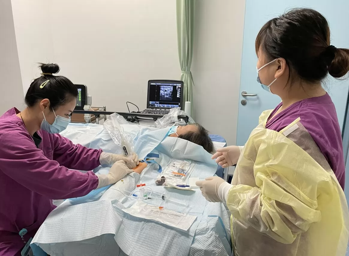 They can also be moved from room to room, which is important in areas such as intensive care. In some cases, even in the same hospital or clinic, patients run health risks when being transported to multiple locations.