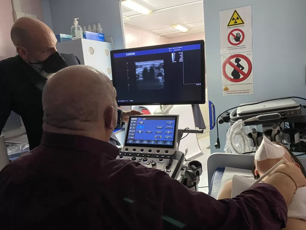 Clinicians are able to connect remotely and provide real-time guidance, decision support or remote training during exams to help improve workflow efficiency, save costs, achieve better results and extend the reach of their teams.