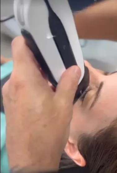 One of the key benefits of handheld ultrasound is its versatility. It can be used in a wide range of plastic surgery procedures, including liposuction, body contouring, and breast augmentation. This makes it an invaluable tool for plastic surgeons who nee