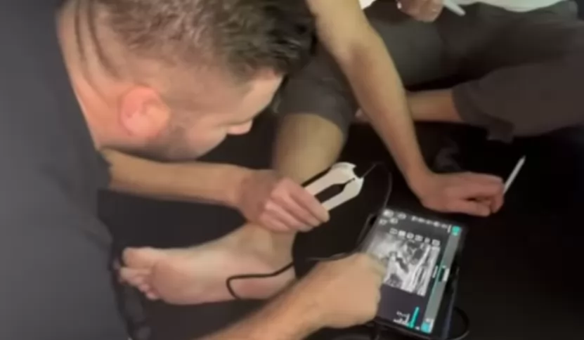 Portable ultrasound machines are also highly customizable, allowing physical therapists to tailor their treatment protocols to each individual patient's needs. This can include adjusting the frequency and intensity of the ultrasound waves, as well as