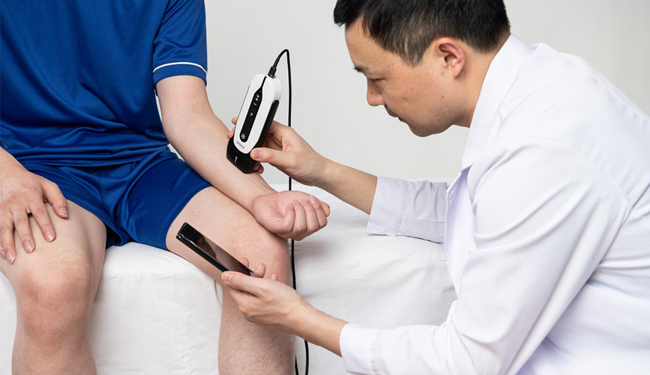 Why a Veteran Rheumatologist Refers to Ultrasound as His "Diagnostic Compass"